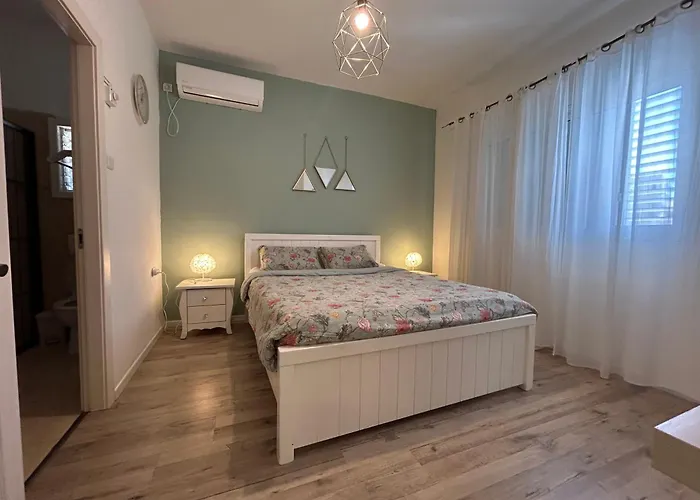 2 Bedrooms Apartment \