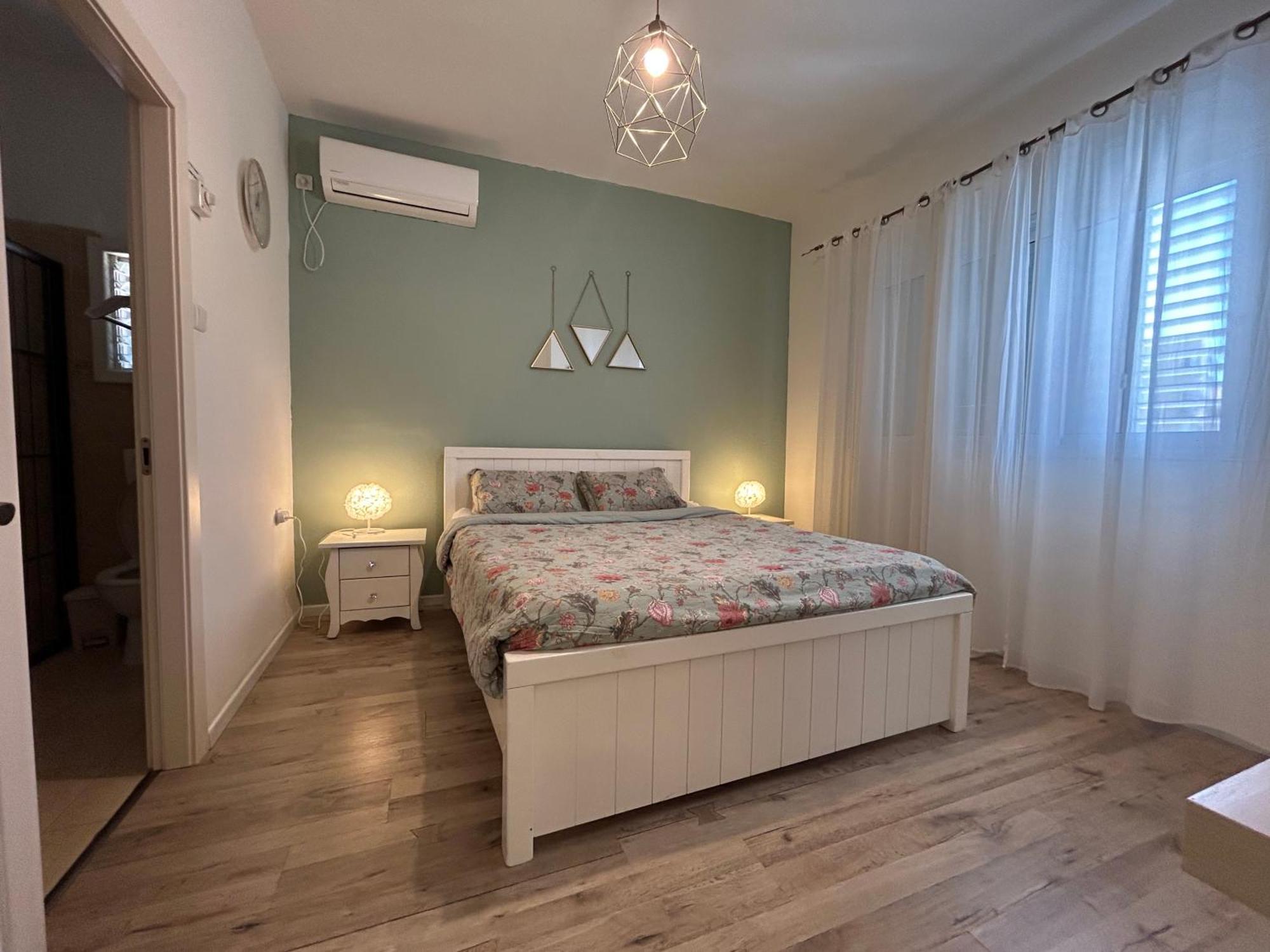 2 Bedrooms 